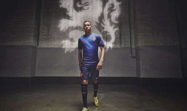 波兰国门坦言无缘客战切尔西成生涯至暗时刻，坚韧回应铸就新生