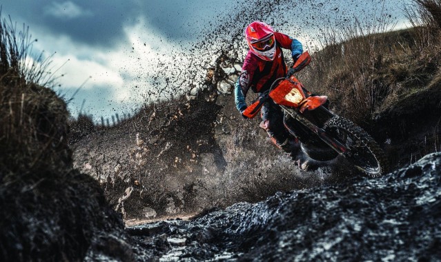 维尼修斯社媒发声引热议，以歌明志 替补争议中彰显斗士决心