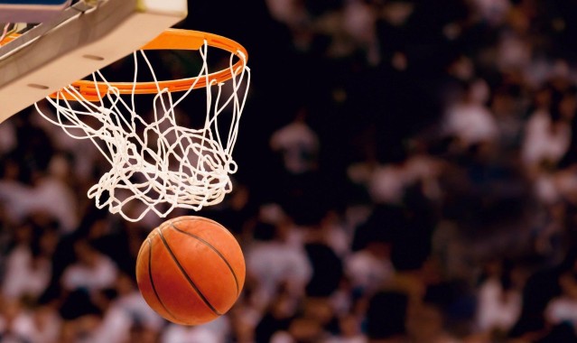 篮坛风波再起，开拓者悍将公开挑衅，考神被讽软蛋引热议