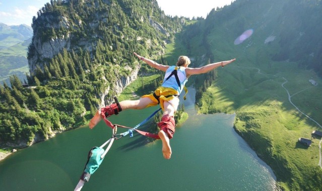 欧战烽火再燃，斯拉维亚主场激战毕尔巴鄂，多特蒙德强势迎击比利亚雷亚尔