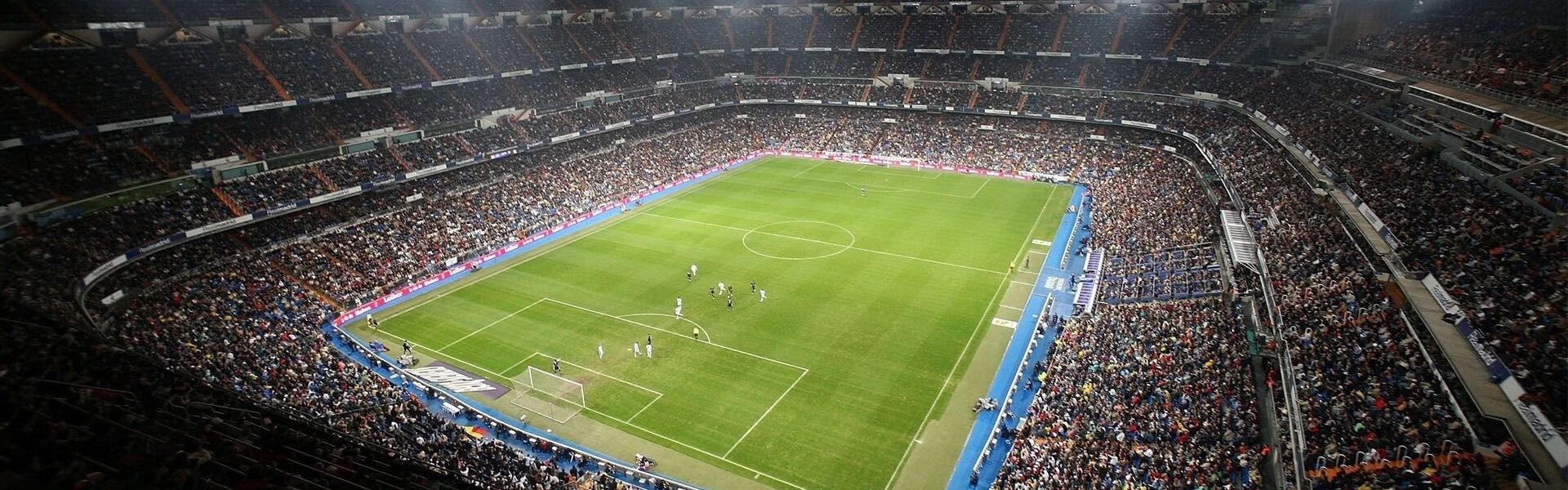 北京冬奥会场馆建设迈入新阶段，首都体育馆场馆群工程全面复工，助力冰雪运动发展