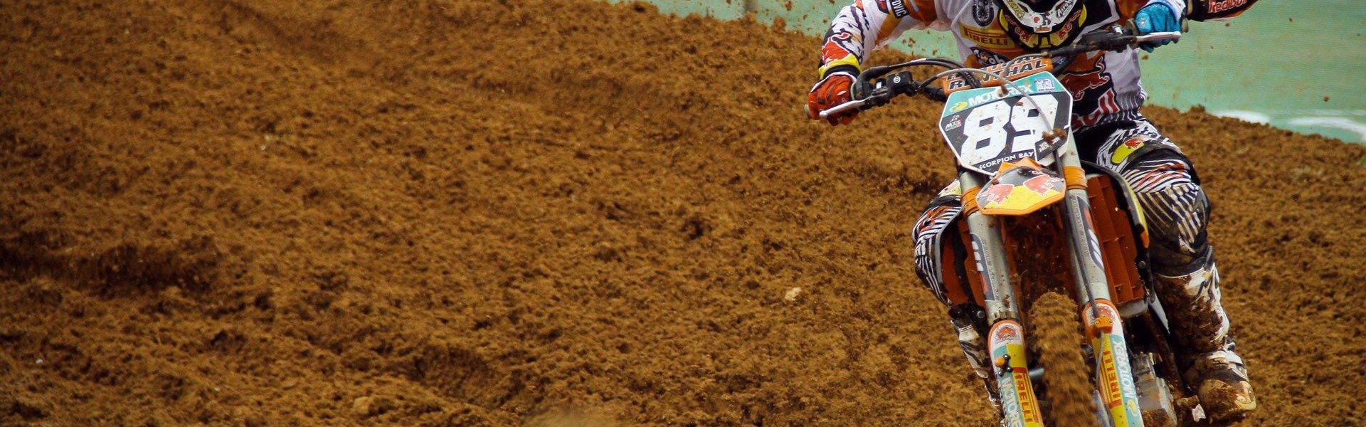 欧文澄清无反犹情绪，篮网内部风波未平，季后赛前景蒙阴影