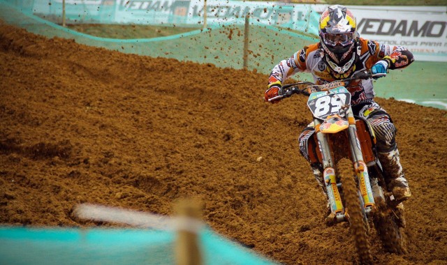 欧文澄清无反犹情绪，篮网内部风波未平，季后赛前景蒙阴影