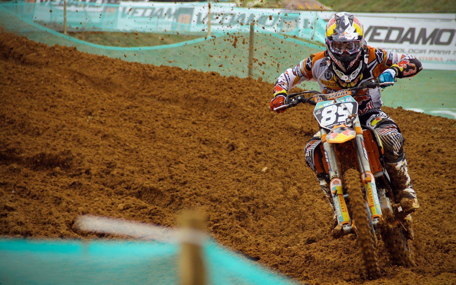 欧文澄清无反犹情绪，篮网内部风波未平，季后赛前景蒙阴影