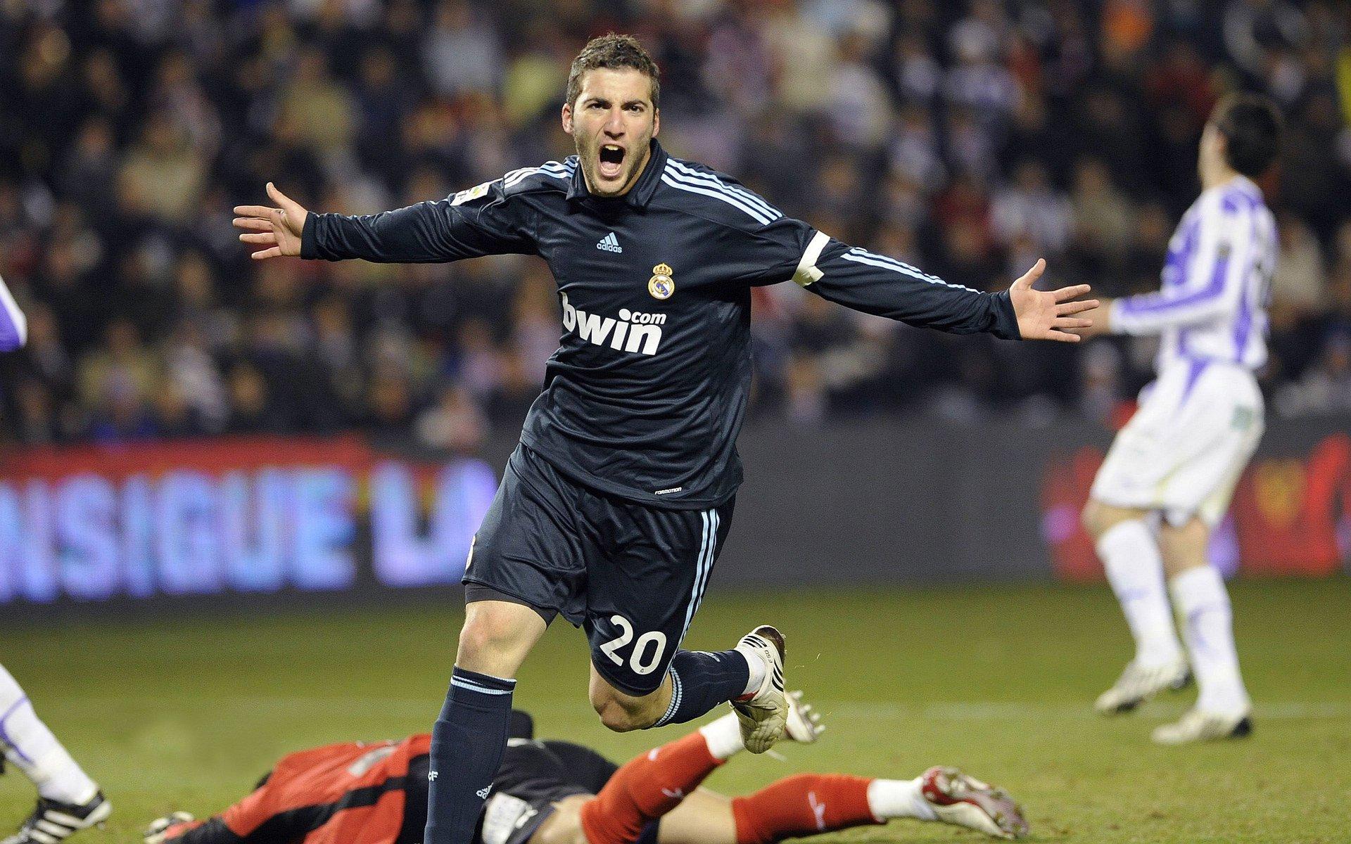 加克波无鞋激战安菲尔德 利物浦奇兵光脚破门引爆足坛争议